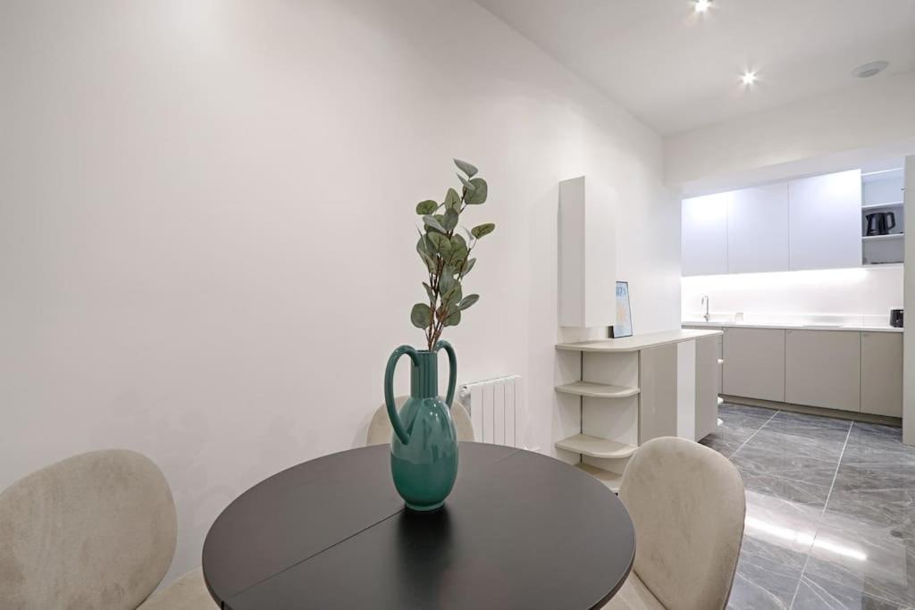 Buttes Chaumont Charming 4p Appartement *